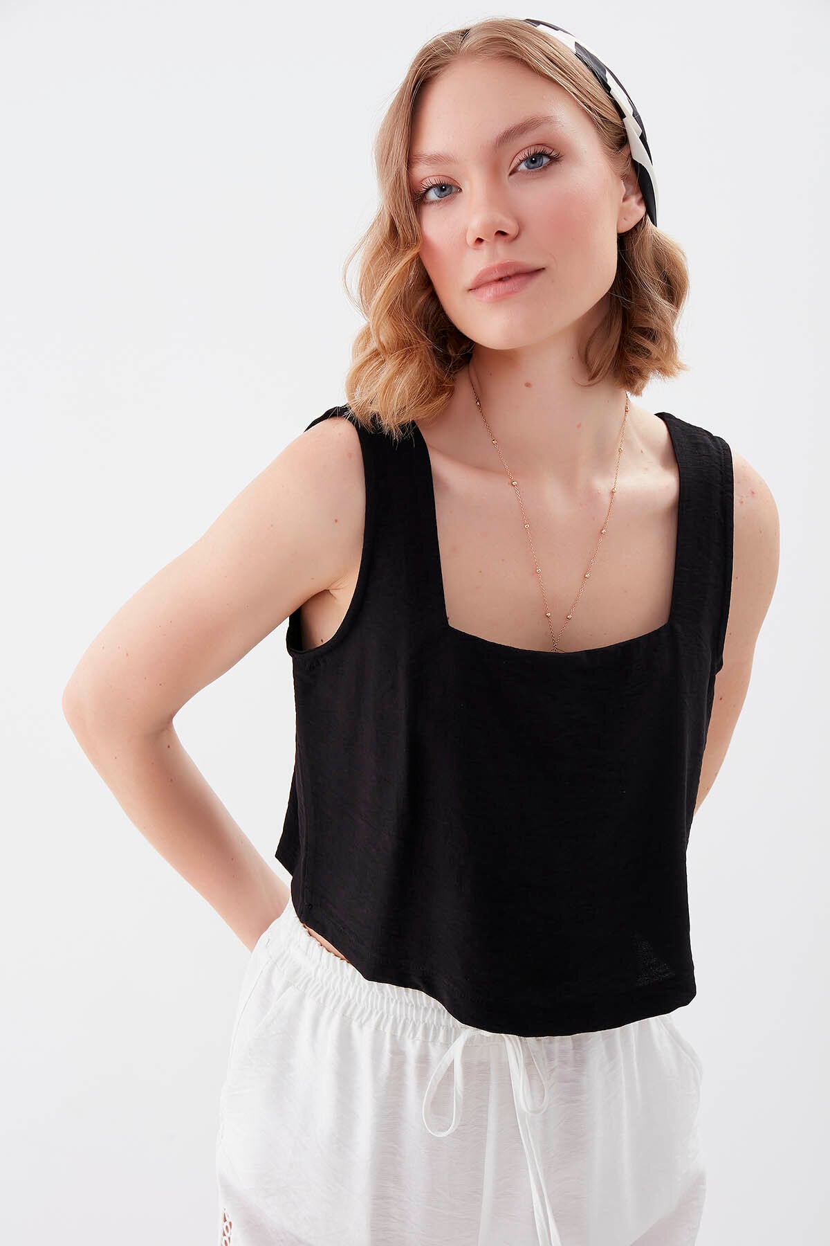 Kare Yaka Sıfır Kol Crop Bluz