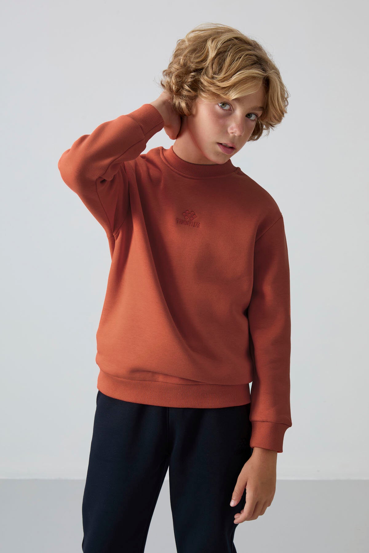 Kiremit Pamuklu Kalın İçi Tüylü Yumuşak Dokulu Standart Fit Nakışlı Erkek Çocuk Sweatshirt - 11232