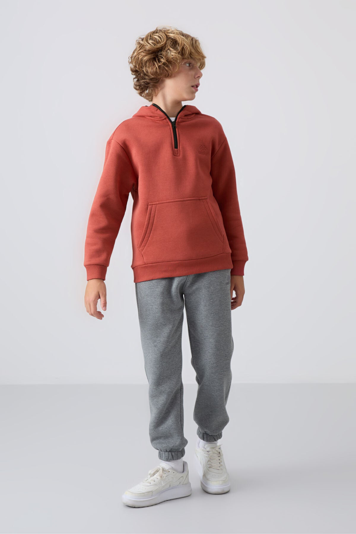 Kiremit Pamuklu Kalın İçi Tüylü Yumuşak Dokulu Standart Fit Nakışlı Erkek Çocuk Sweatshirt - 11244
