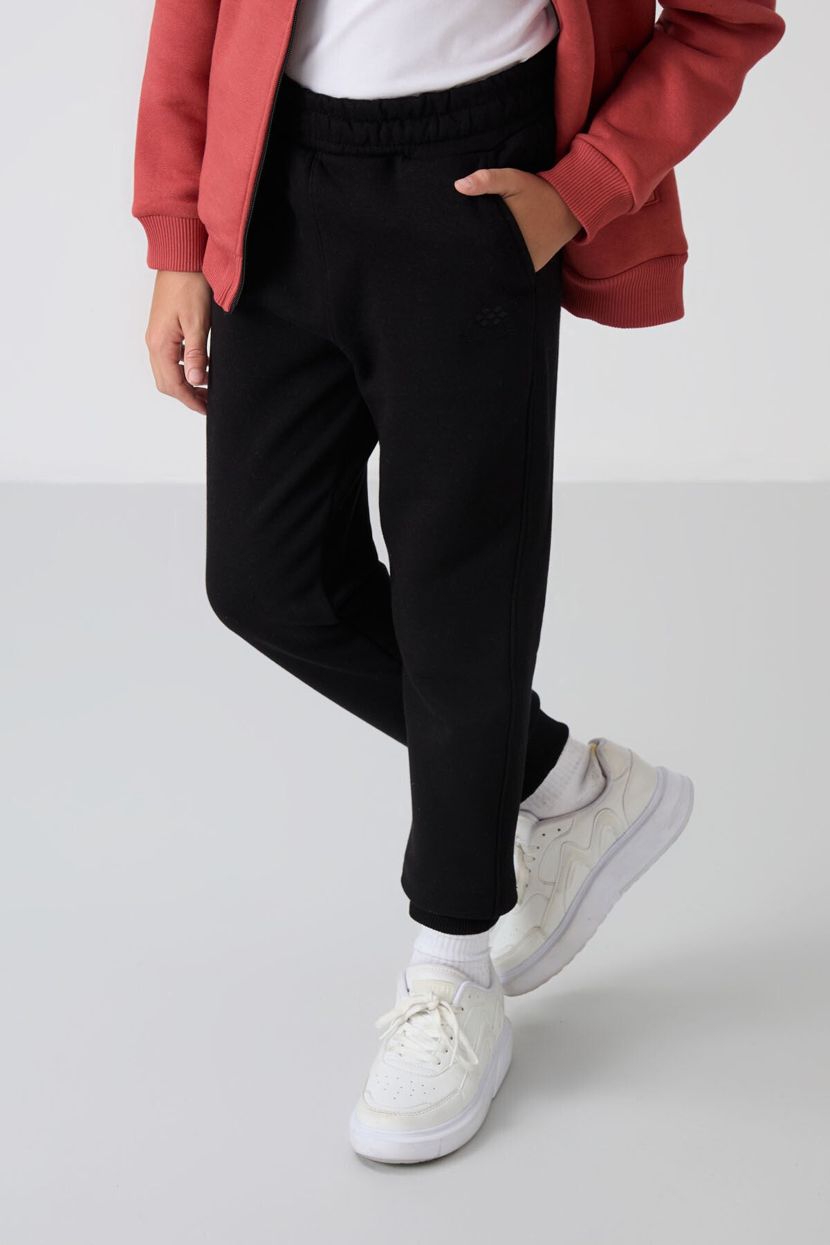 Kiremit-Siyah Pamuklu Kalın İçi Tüylü Standart Fit Nakışlı Erkek Çocuk Eşofman Takım - 11256