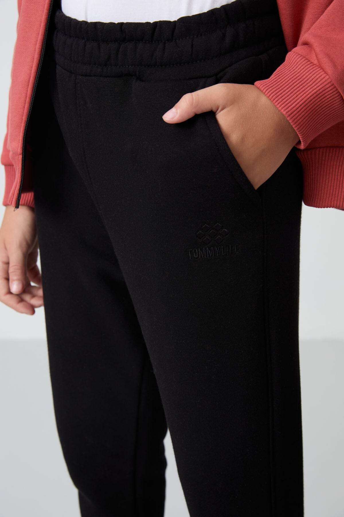 Kiremit-Siyah Pamuklu Kalın İçi Tüylü Standart Fit Nakışlı Erkek Çocuk Eşofman Takım - 11256