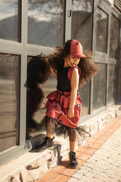 Kız Çocuk Büzgülü Tül Detaylı Etek Şerit Detaylı Bluz Şapka Üçlü Takım KIRMIZI 12 Yaş