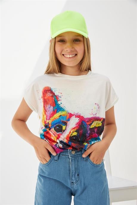 Kız Çocuk Desenli Oversize Tişört Geniş Paça Mavi Kot Pantolon Şapka 3'lü Takım Beyaz 4 Yaş