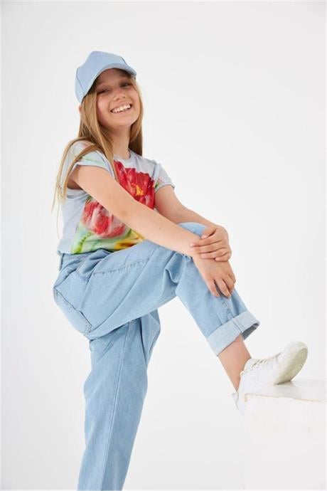 Kız Çocuk Desenli Oversize Tişört Mavi Kot Pantolon Şapka 3'lü Takım Kırmızı 8 Yaş