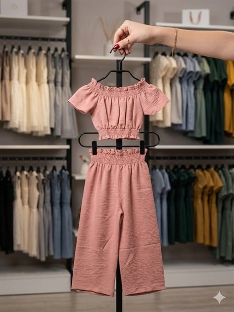 Kız Çocuk Düşük Omuz Beli ve Kolları Lastikli Bluz ve Pantalon 2`li Takım