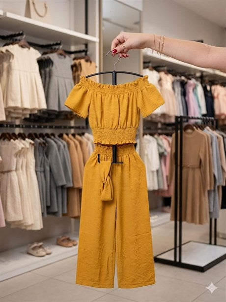 Kız Çocuk Düşük Omuz Beli ve Kolları Lastikli Bluz ve Pantalon 2`li Takım