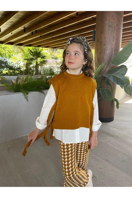 Kız Çocuk Fuşya Triko Süveter Beyaz Gömlek Kazayağı Model Pantolon 3'lü Takım Hardal 4 Yaş