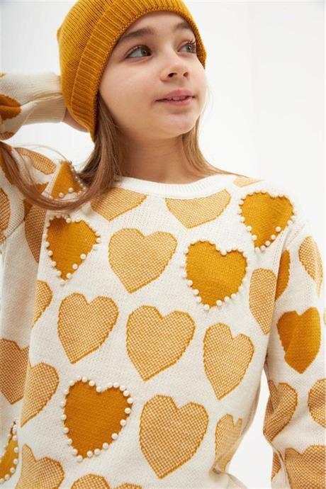 Kız Çocuk Kalpli Model Boncuk Detaylı Kazak Triko Pantolon Bere 3'lü Takım Hardal 6 Yaş