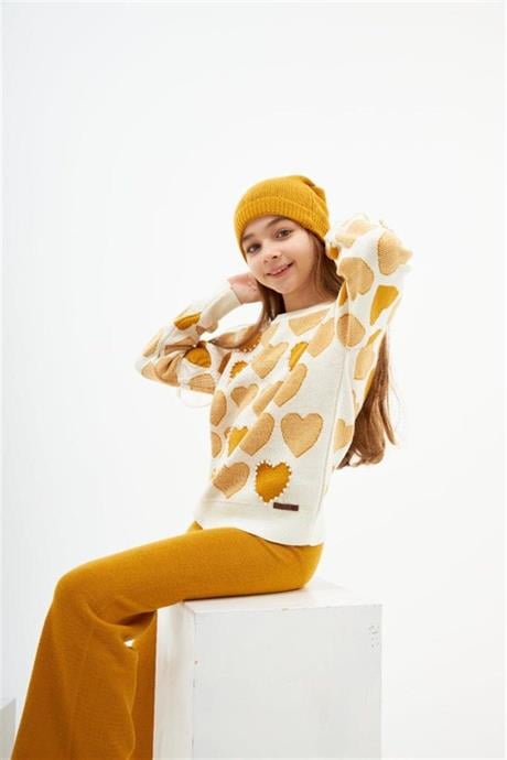 Kız Çocuk Kalpli Model Boncuk Detaylı Kazak Triko Pantolon Bere 3'lü Takım Hardal 6 Yaş