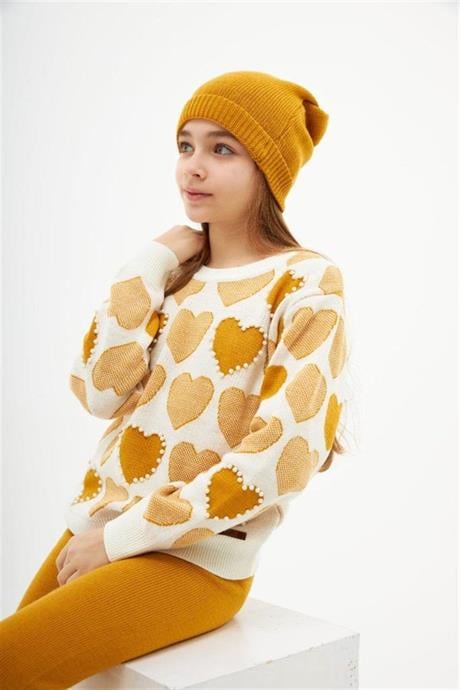 Kız Çocuk Kalpli Model Boncuk Detaylı Kazak Triko Pantolon Bere 3'lü Takım Hardal 10 Yaş