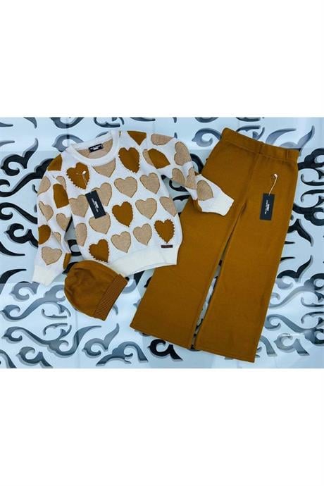 Kız Çocuk Kalpli Model Boncuk Detaylı Kazak Triko Pantolon Bere 3'lü Takım Hardal 4 Yaş