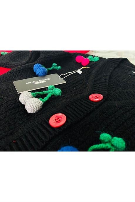 Kız Çocuk Kiraz Nakışlı Beyaz Hırka Saks Triko Badi Pantolon Bere 4'lü Takım KIRMIZI 6 Yaş