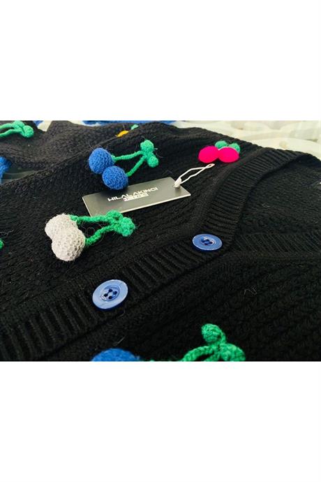 Kız Çocuk Kiraz Nakışlı Beyaz Hırka Saks Triko Badi Pantolon Bere 4'lü Takım SAKS 4 Yaş