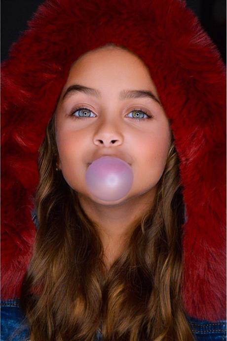 Kız Çocuk Kolları Kürk Detaylı Kapüşonlu Mavi Kot Ceket KIRMIZI 12 Yaş