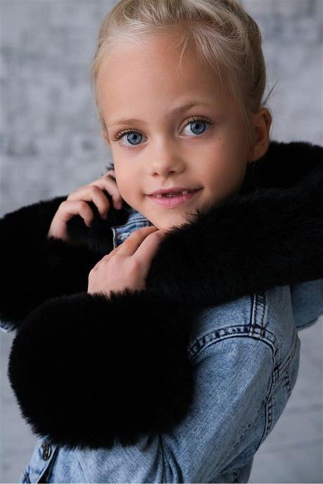 Kız Çocuk Kolları Kürk Detaylı Kapüşonlu Mavi Kot Ceket SİYAH 4 Yaş