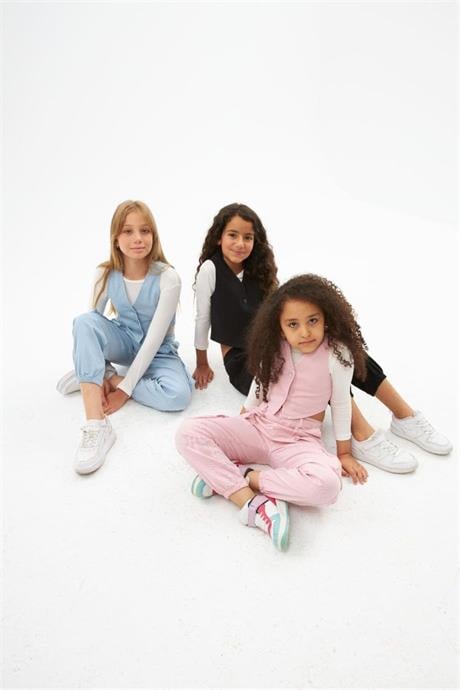 Kız Çocuk Kot Yelek Beyaz Body Kargo Cepli Pantolon 3'lü Takım Mavi 10 Yaş