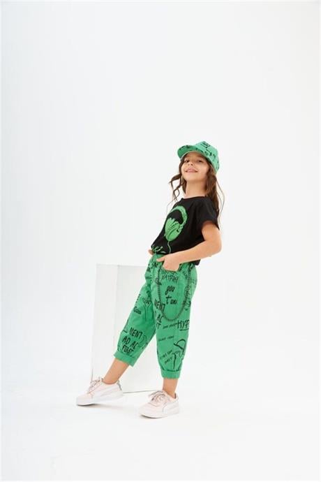 Kız Çocuk Kulaklık Baskılı Siyah Tişört Zincirli Yazılı Kot Kapri Şapkasız 2'li Takım Yeşil 12 Yaş