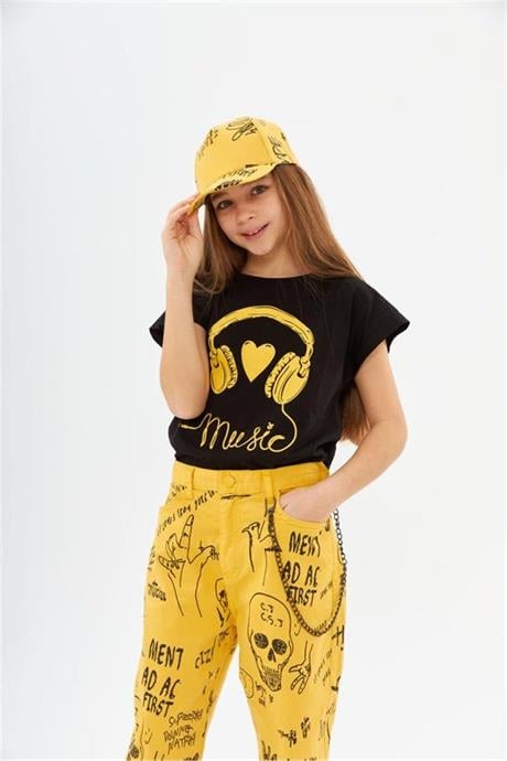 Kız Çocuk Kulaklık Baskılı Siyah Tişört Zincirli Yazılı Kot Kapri Şapkasız 2'li Takım Sarı 4 Yaş