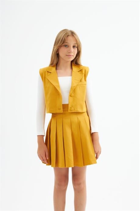 Kız Çocuk Kumaş Kaplama Düğme Detaylı Vatkalı Yelek Beyaz Badi Pileli Etek 3'lü Takım Hardal 8 Yaş