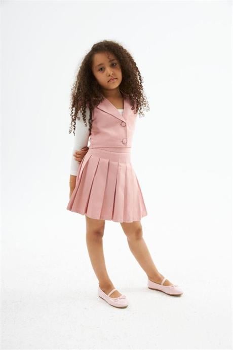 Kız Çocuk Kumaş Kaplama Düğme Detaylı Vatkalı Yelek Beyaz Badi Pileli Etek 3'lü Takım Pudra 6 Yaş