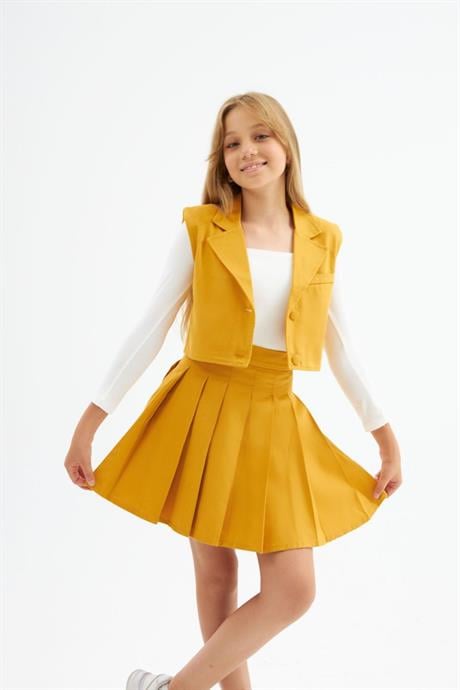 Kız Çocuk Kumaş Kaplama Düğme Detaylı Vatkalı Yelek Beyaz Badi Pileli Etek 3'lü Takım Hardal 12 Yaş