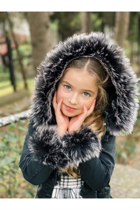 Kız Çocuk Kürklü Kapüşonlu Kot Ceket Siyah Triko Badi Oduncu Kumaş Kırmızı Salopet Etek 3'lü Takım BEYAZ 8 Yaş