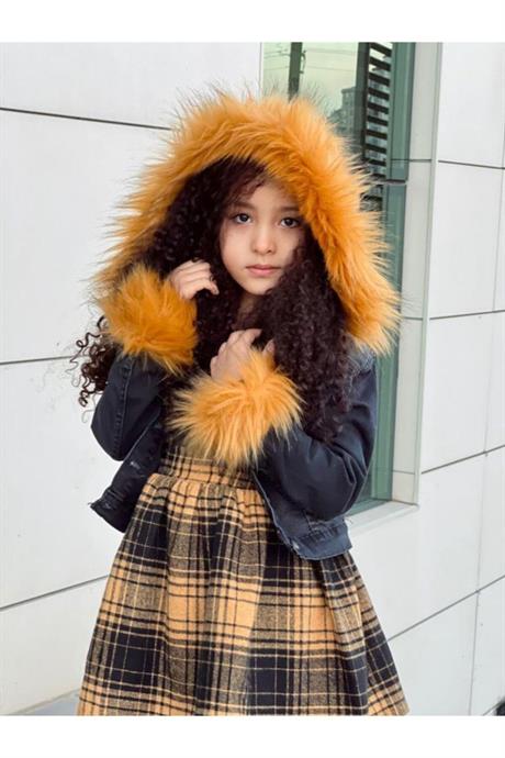 Kız Çocuk Kürklü Kapüşonlu Kot Ceket Siyah Triko Badi Oduncu Kumaş Kırmızı Salopet Etek 3'lü Takım SARI 6 Yaş