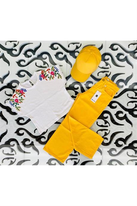 Kız Çocuk Nakış Detaylı Beyaz Bluz Renkli Pantolon Şapka 3'lü Takım Sarı 4 Yaş