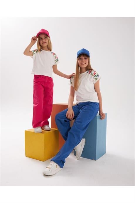 Kız Çocuk Nakış Detaylı Beyaz Bluz Renkli Pantolon Şapka 3'lü Takım Saks 8 Yaş