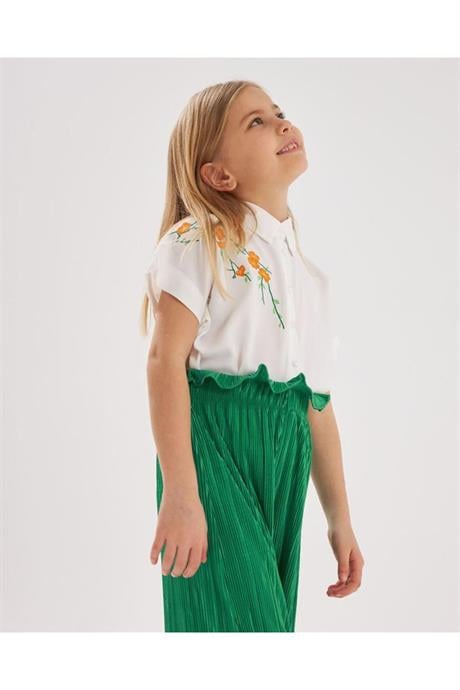 Kız Çocuk Nakış Detaylı Beyaz Gömlek Rahat Kalıp Bol Paça Pantolon 2'li Takım Yeşil 8 Yaş