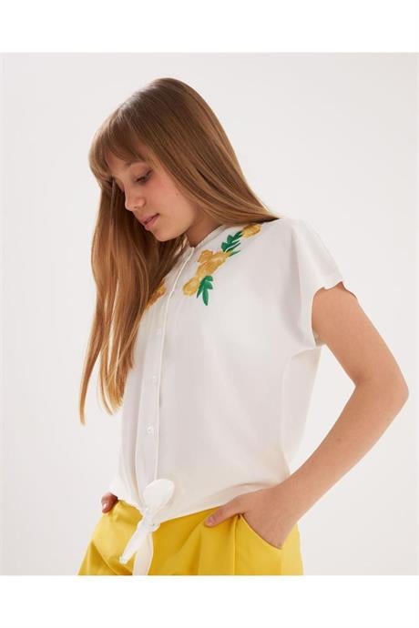 Kız Çocuk Nakış Detaylı Önü Bağlamalı Beyaz Gömlek Cepli Şort 2'li Takım Sarı 4 Yaş