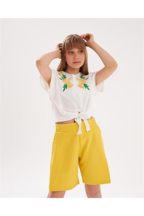 Kız Çocuk Nakış Detaylı Önü Bağlamalı Beyaz Gömlek Cepli Şort 2'li Takım Sarı 10 Yaş