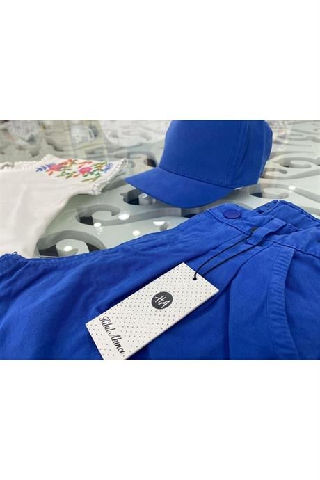 Kız Çocuk Nakışlı Beyaz Bluz Renkli Pensli Şort Şapka 3'lü Takım Saks 14 Yaş