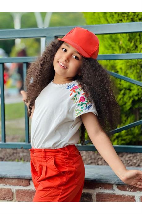 Kız Çocuk Nakışlı Beyaz Bluz Renkli Pensli Şort Şapka 3'lü Takım Turuncu 14 Yaş