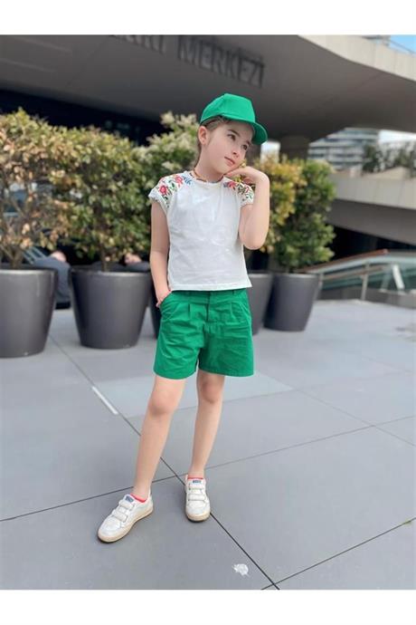 Kız Çocuk Nakışlı Beyaz Bluz Renkli Pensli Şort Şapka 3'lü Takım Yeşil 14 Yaş
