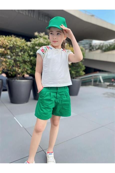 Kız Çocuk Nakışlı Beyaz Bluz Renkli Pensli Şort Şapka 3'lü Takım Yeşil 14 Yaş