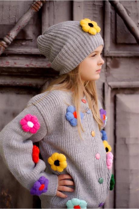 Kız Çocuk Papatya Nakışlı Triko Hırka Kot Pantolon Bere 3'lü Takım Gri 12 Yaş