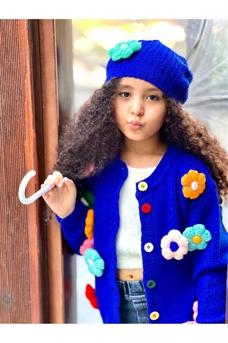 Kız Çocuk Papatya Nakışlı Triko Hırka Kot Pantolon Bere 3'lü Takım Saks 8 Yaş