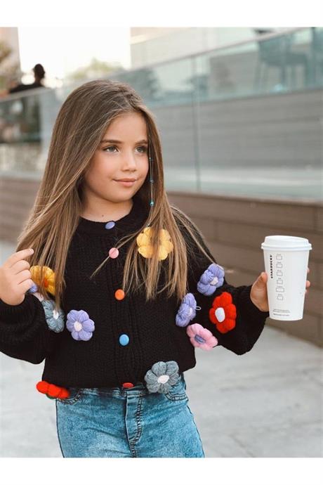 Kız Çocuk Papatya Nakışlı Triko Hırka Kot Pantolon Bere 3'lü Takım Siyah 10 Yaş