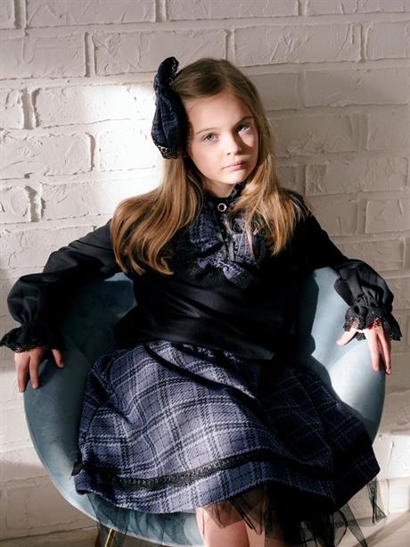 Kız Çocuk Parça Detaylı Siyah Bluz Ekose Desenli Etek Toka 3'lü Takım Mavi 12 Yaş