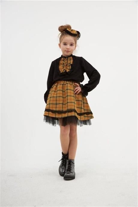 Kız Çocuk Parça Detaylı Siyah Bluz Ekose Desenli Etek Toka 3'lü Takım Hardal 8 Yaş