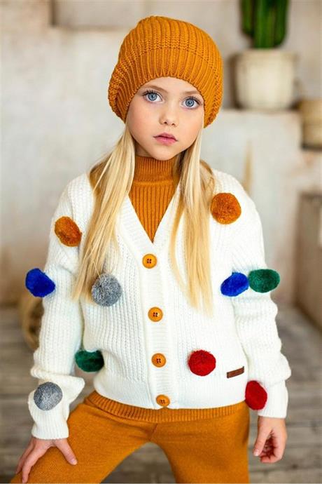 Kız Çocuk Ponponlu Beyaz Triko Hırka Kolsuz Iç Badi Triko Pantolon Bere 4'lü Takım HARDAL 6 Yaş