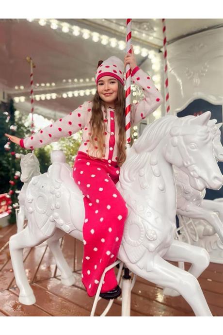 Kız Çocuk Puantiye Desen Triko Hırka Pantolon Bere 3'lü Takım Pembe 12 Yaş
