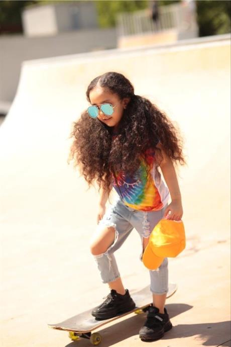 Kız Çocuk Rengarenk Bluz Yırtık Kot Kapri Neon Şapka Üçlü Takım NEON TURUNCU 4 Yaş