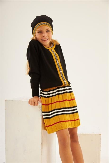 Kız Çocuk Sıfır Yaka Triko Hırka Çizgili Etek Bere 3'lü Takım Siyah 4 Yaş