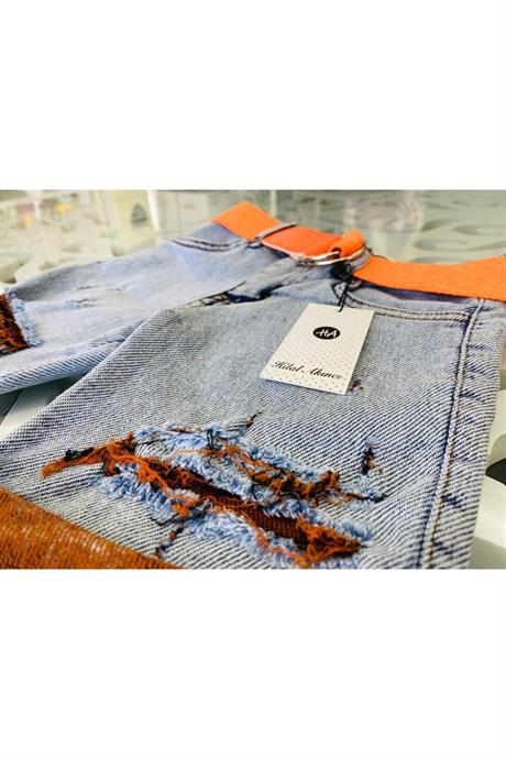 Kız Çocuk Süzene Nakışlı Tişört Yırtık Detaylı Renkli Kemerli Kot Şort Şapka 4'lü Takım Turuncu 6 Yaş