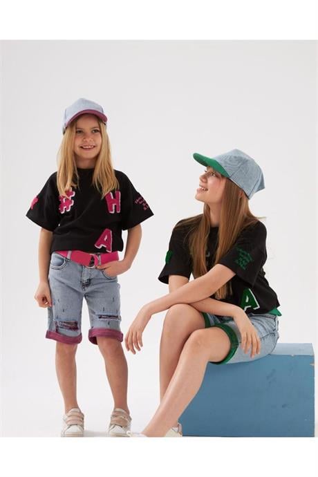 Kız Çocuk Süzene Nakışlı Tişört Yırtık Detaylı Renkli Kemerli Kot Şort Şapka 4'lü Takım Pembe 14 Yaş