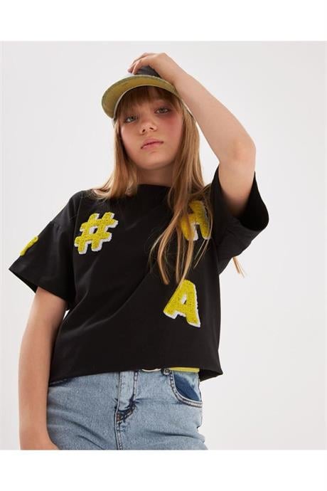 Kız Çocuk Süzene Nakışlı Tişört Yırtık Detaylı Renkli Kemerli Kot Şort Şapka 4'lü Takım Sarı 14 Yaş