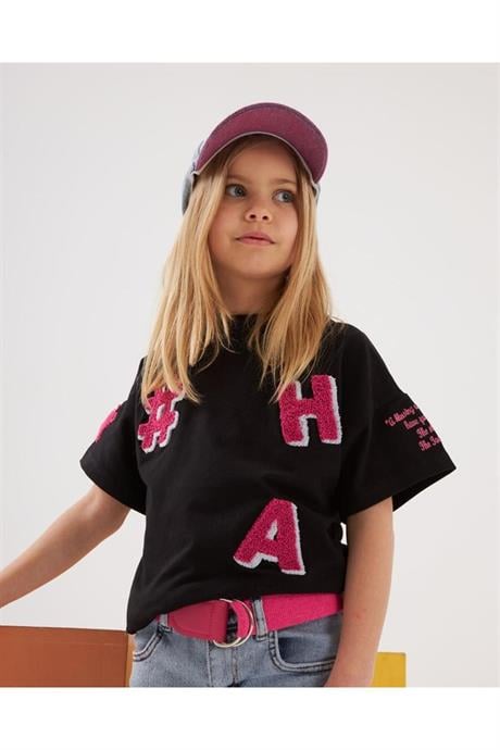 Kız Çocuk Süzene Nakışlı Tişört Yırtık Detaylı Renkli Kemerli Kot Şort Şapka 4'lü Takım Pembe 6 Yaş