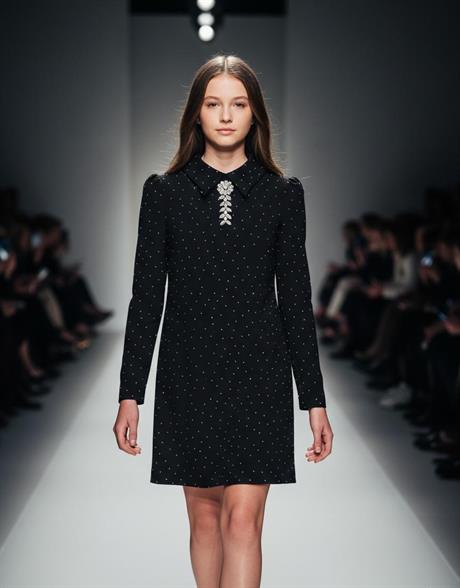 Kız Çocuk Taş Broş Detaylı Fakir Kollu Elbise Siyah 12 Yaş